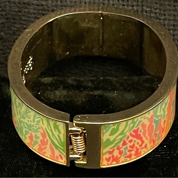 LILY PULITZER HINGED CUFF GOLD TONE BRACELET SIGNED! - Picture 3 of 9